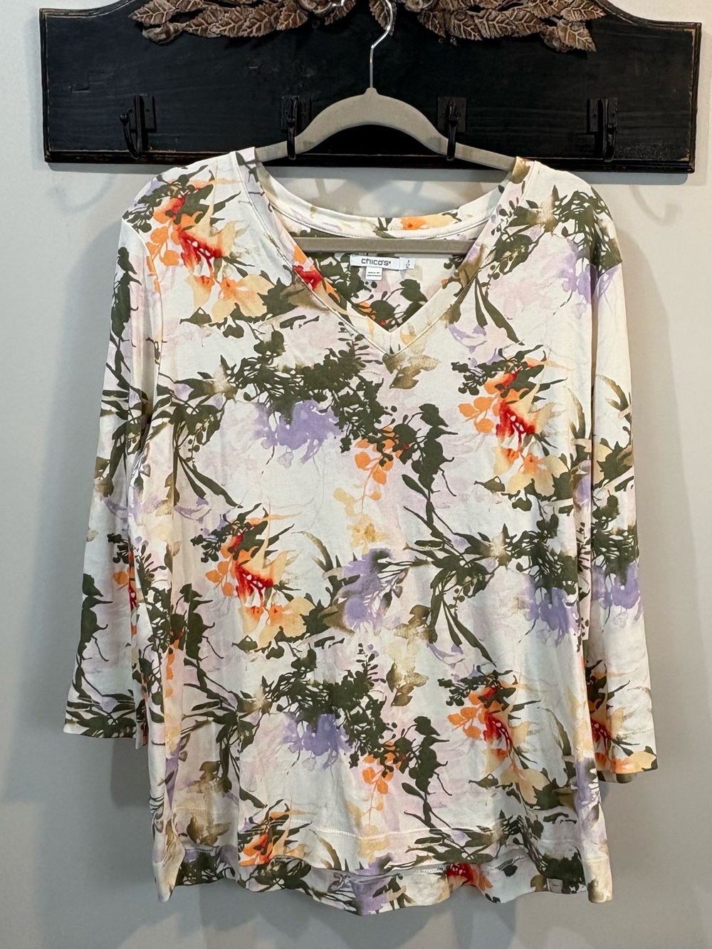 NWOT Chico’s V Neck Floral Stretch Knit Top Size 3/XL
